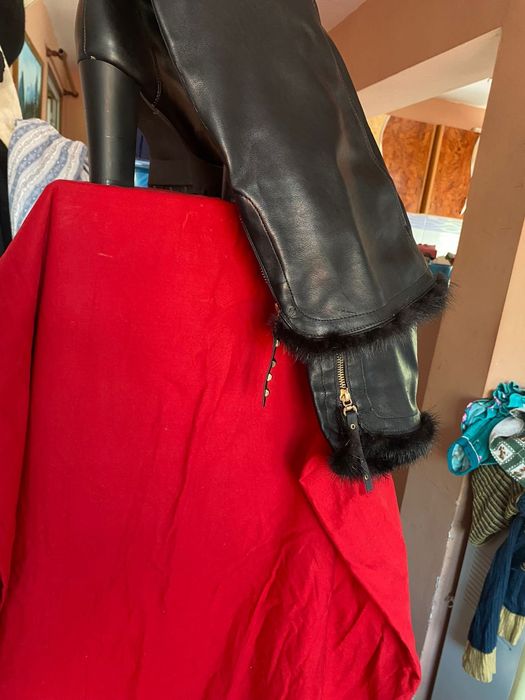 Îmbrăcăminte de piele