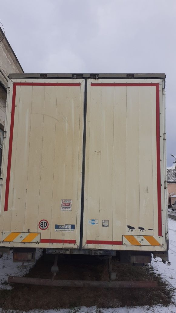 Container cub de camion Iveco are 7.2x2.45x2.8m în stare buna