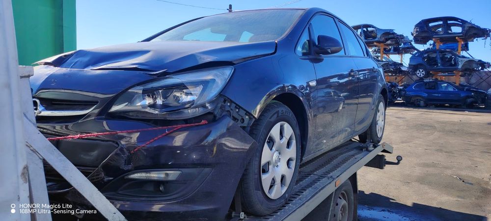 Dezmembram Opel Astra J (facelift) (2012 - 2018) 1.4 benzina A14XER