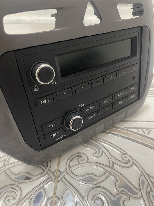 Продам оригинальные штатные магнитолы  на кобальт, киа рио, сандеро