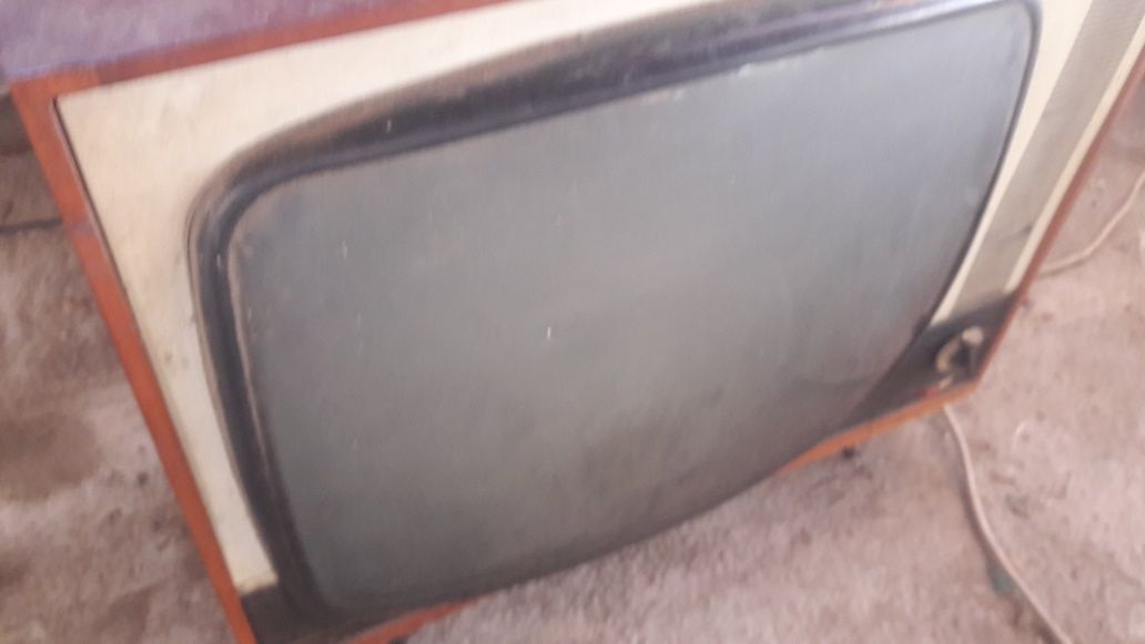 Лампов телевизор от старовременните