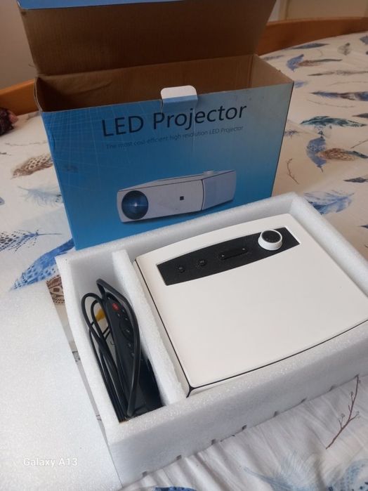 Videoproiector LOOSAFE YG430 WIFI - ca nou