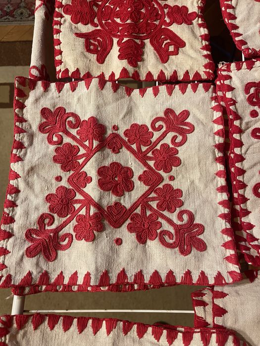 cusaturi pe panza brodate manual