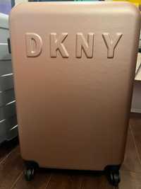 Среден куфар DKNY от Сащ