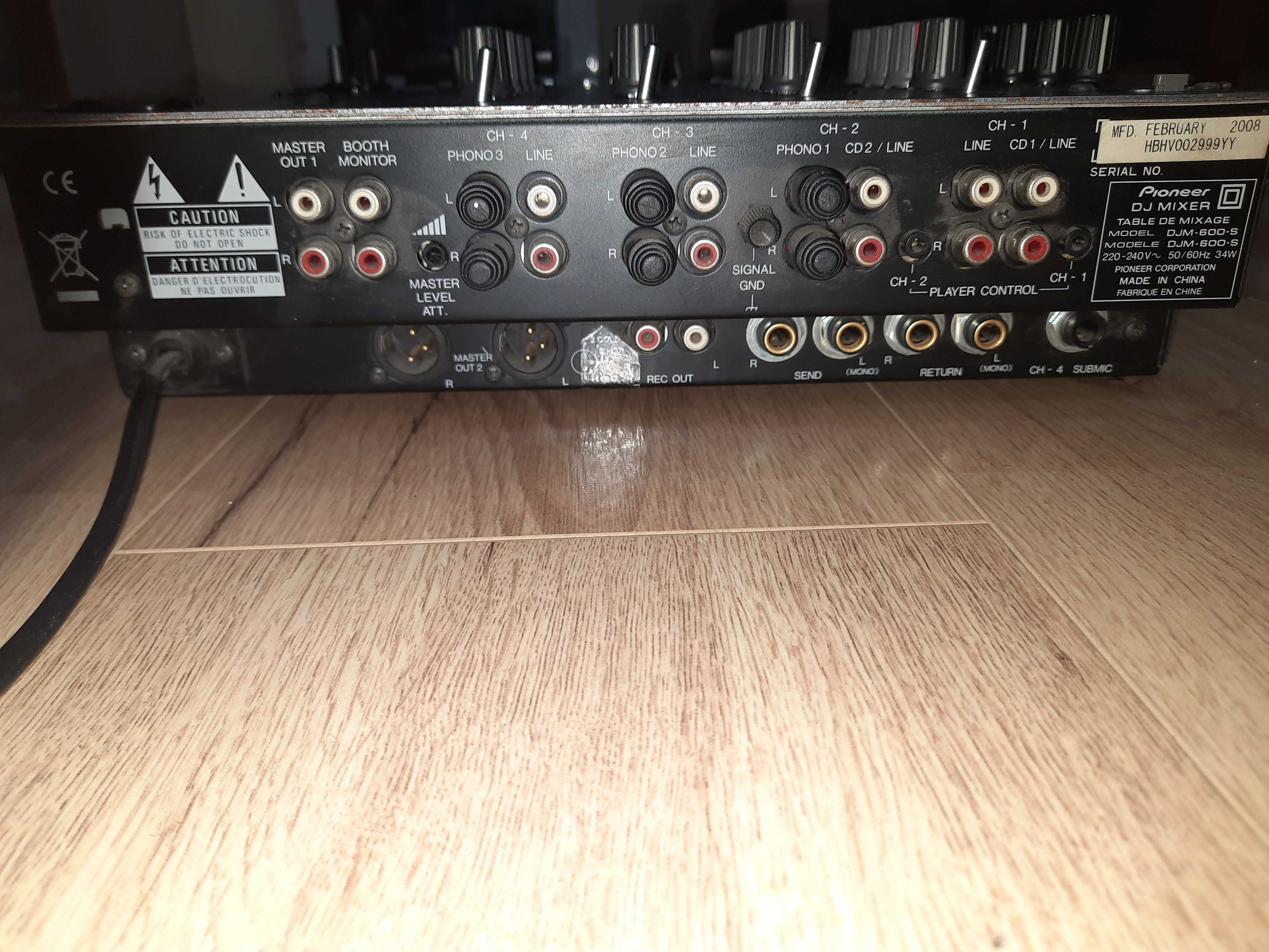 Pioneer CDJ-800MK2 броя + DJ Mixer Pioneer DJM60DJM600