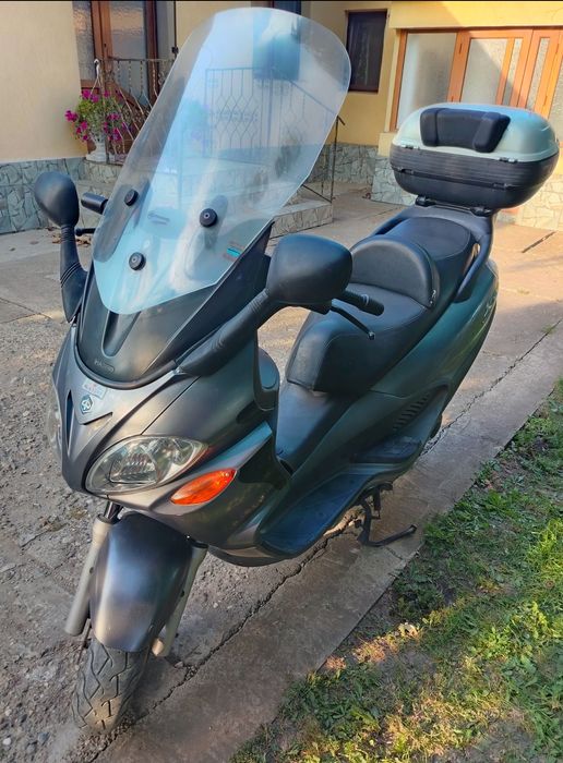 Vând Piaggio X9  acte Italia