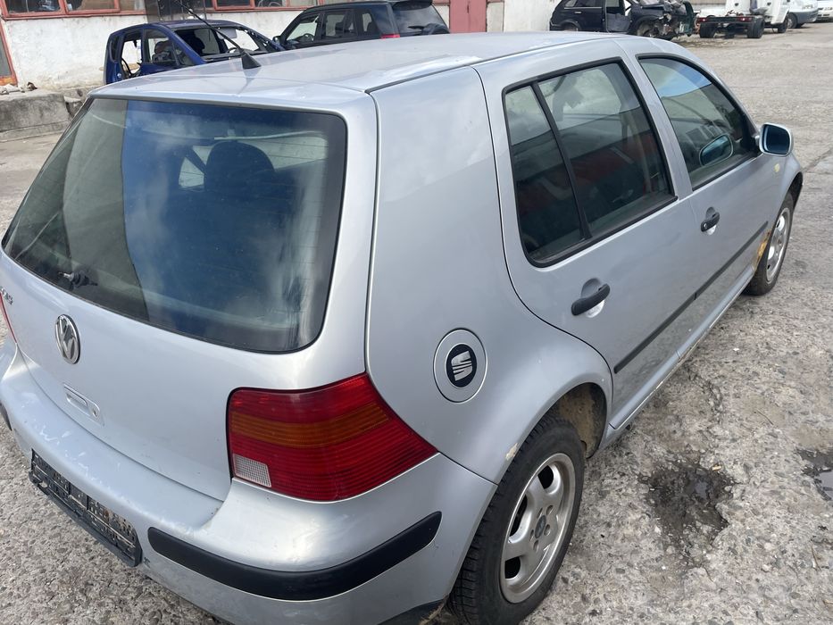 Vw golf 4 1.4 16 v 75 кс само на части