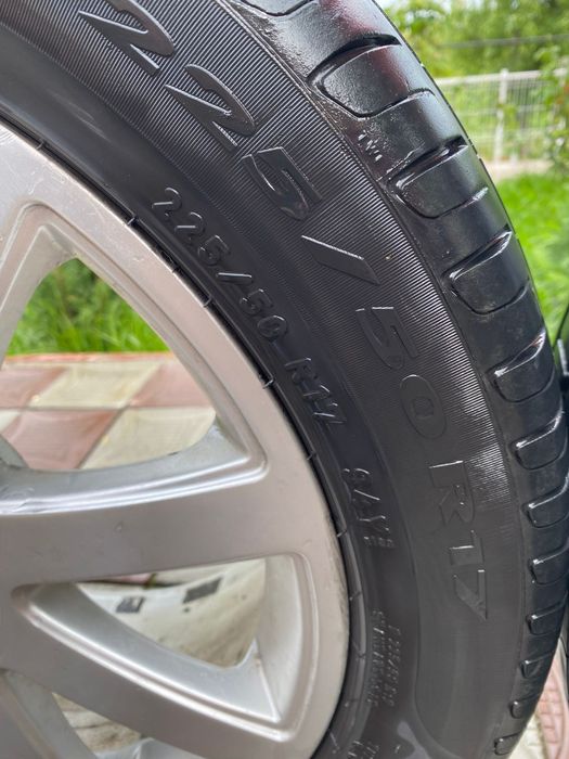 Jante audi r 17 cauciucurile sunt destul de ok ofer si capace audi ...
