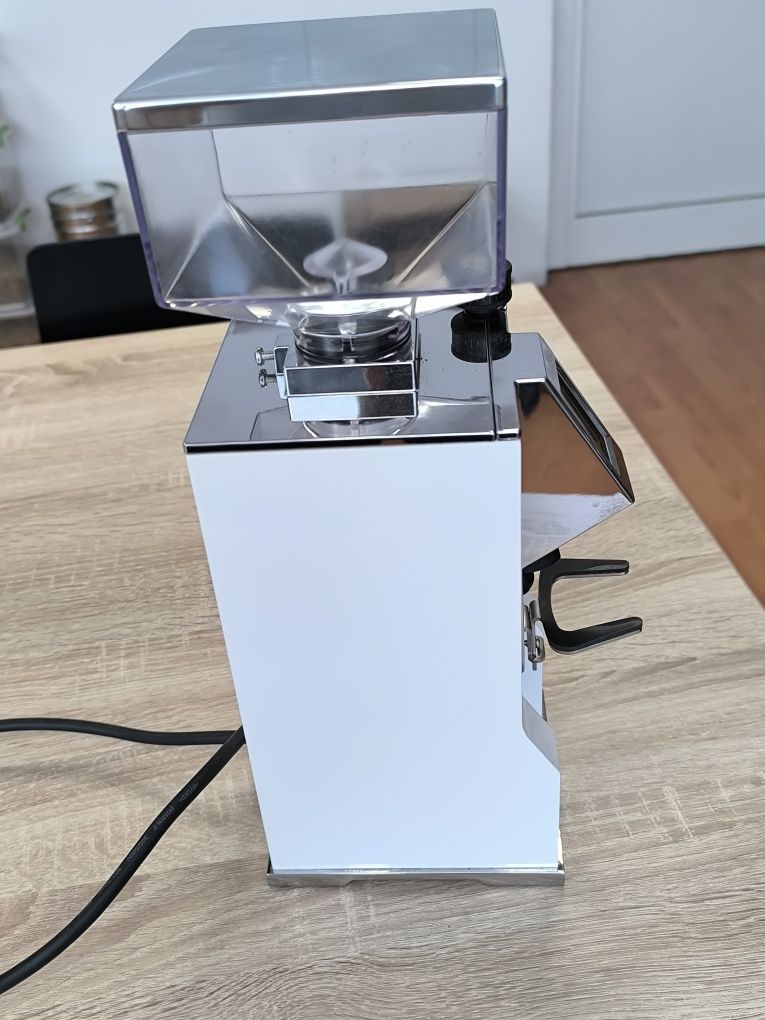 Кафемелачка Eureka Mignon Stark