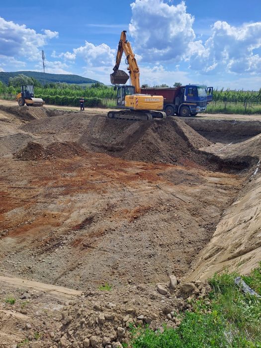 Inchiriez excavator , buldoexcavator , compactor