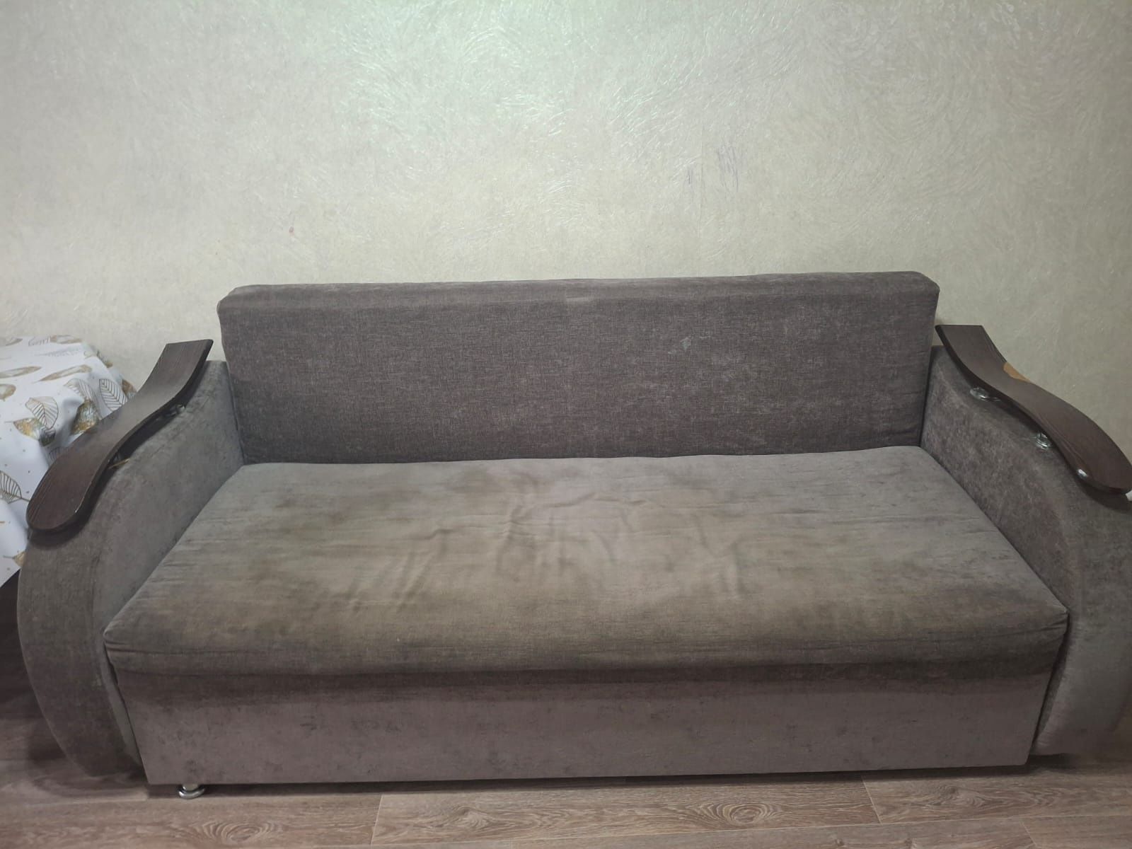 Продам средний диван