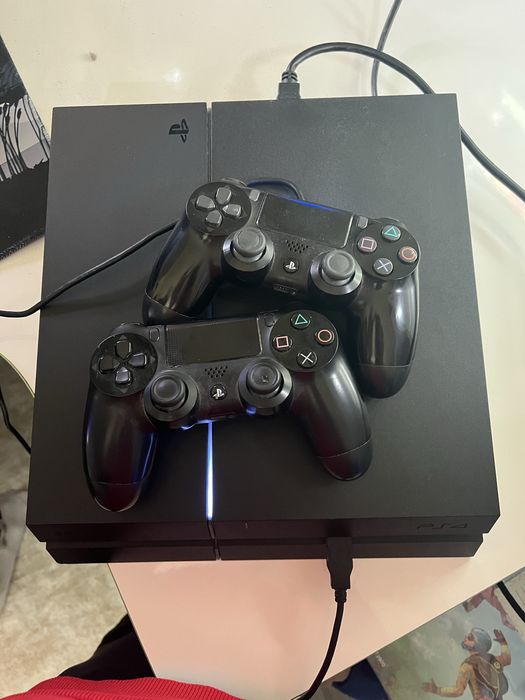 PS4 1ТВ с 2 контролера и 5 диска