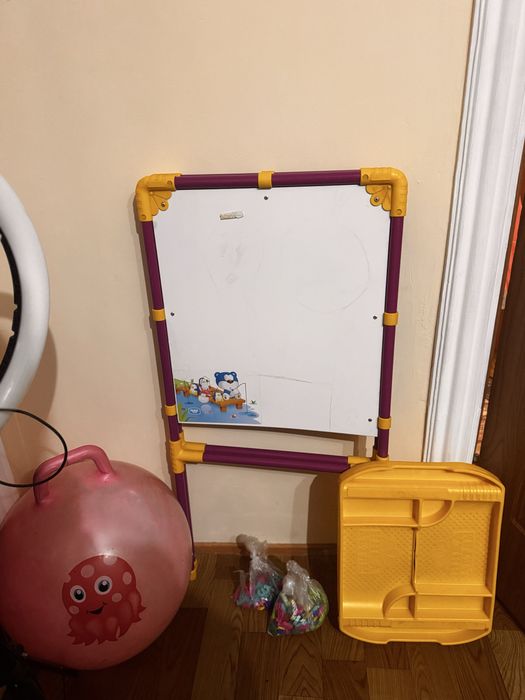 Продам детский мельберт и мячик попрыгун