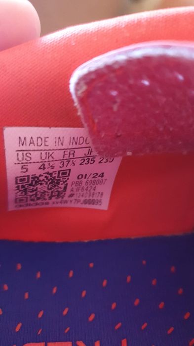 Vand adidasi de fotbal