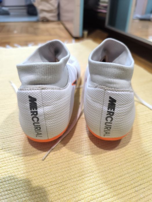 Футболни бутонки