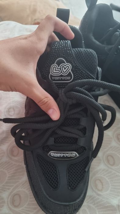 Lv skate negre cu pietricele
