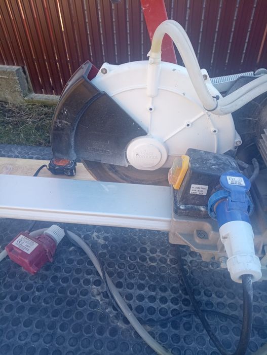 Mașina de tăiat pe apa raimondi zoe150