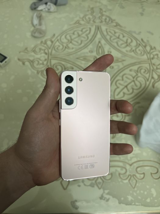 Продам Самсунг S22 в отличном состоянии.