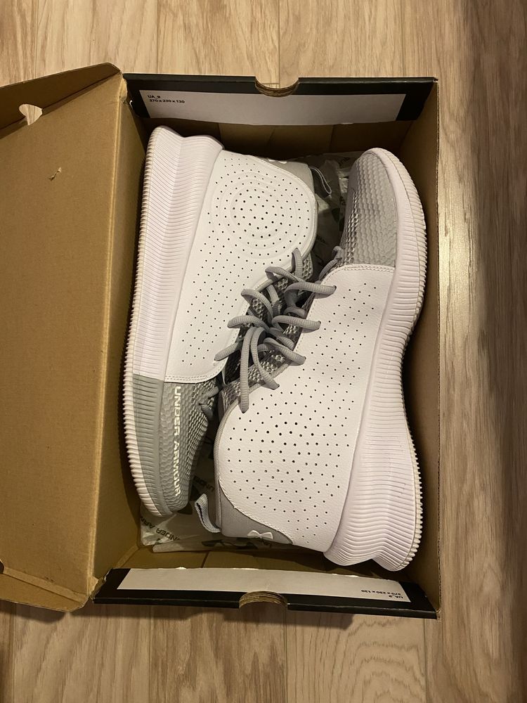 Under Armour jet