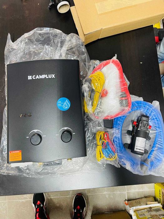 Încălzitor instantaneu de apă CAMPLUX AY132BP43-DE pe gaz, camping