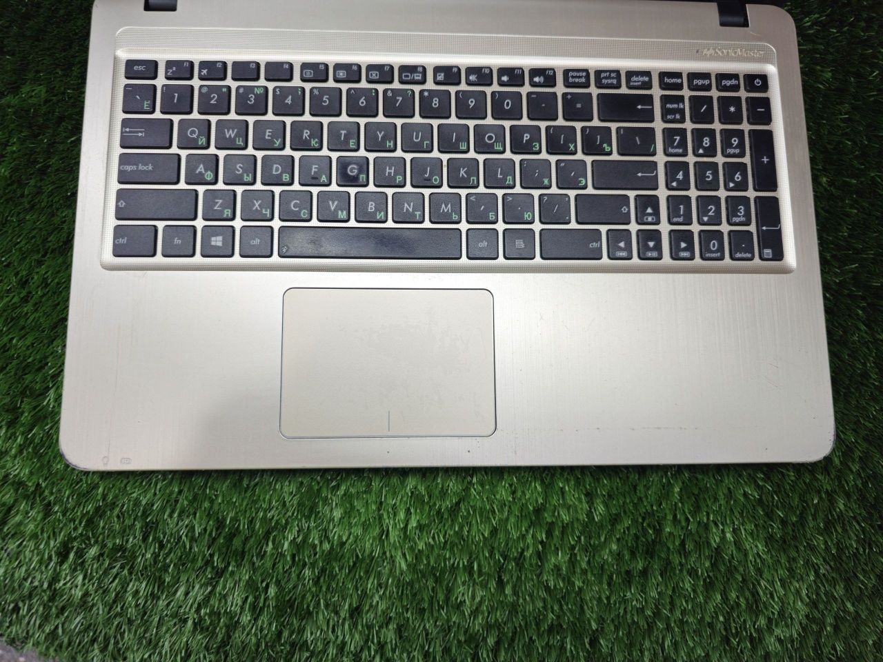 ASUS   енгил игралар уйнайдиган и дамашный ишлар ун ноутбук