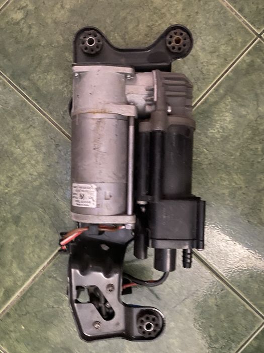 Compresor Aer Suspensie Perne BMW X5 F15 X6 F16 original cu bloc valve