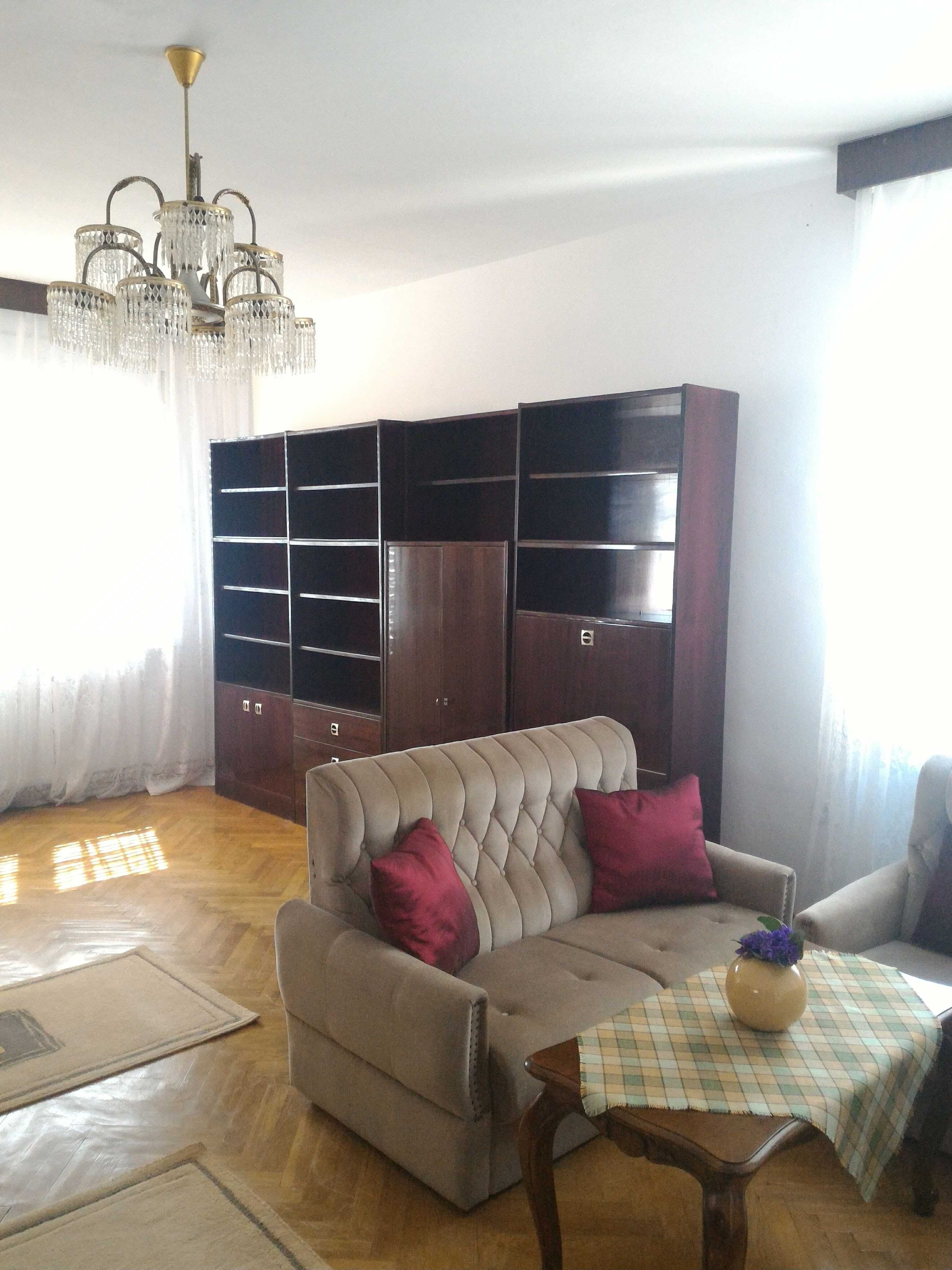 Proprietar, vand 4 camere ultracentral cu garaj  chiar langa medicina