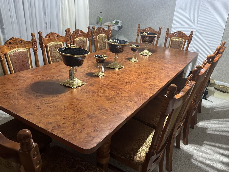 Стол и стуля меблі