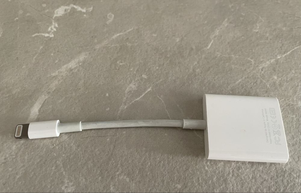 Оригинален Apple четец за SD карти с Lightning връзка