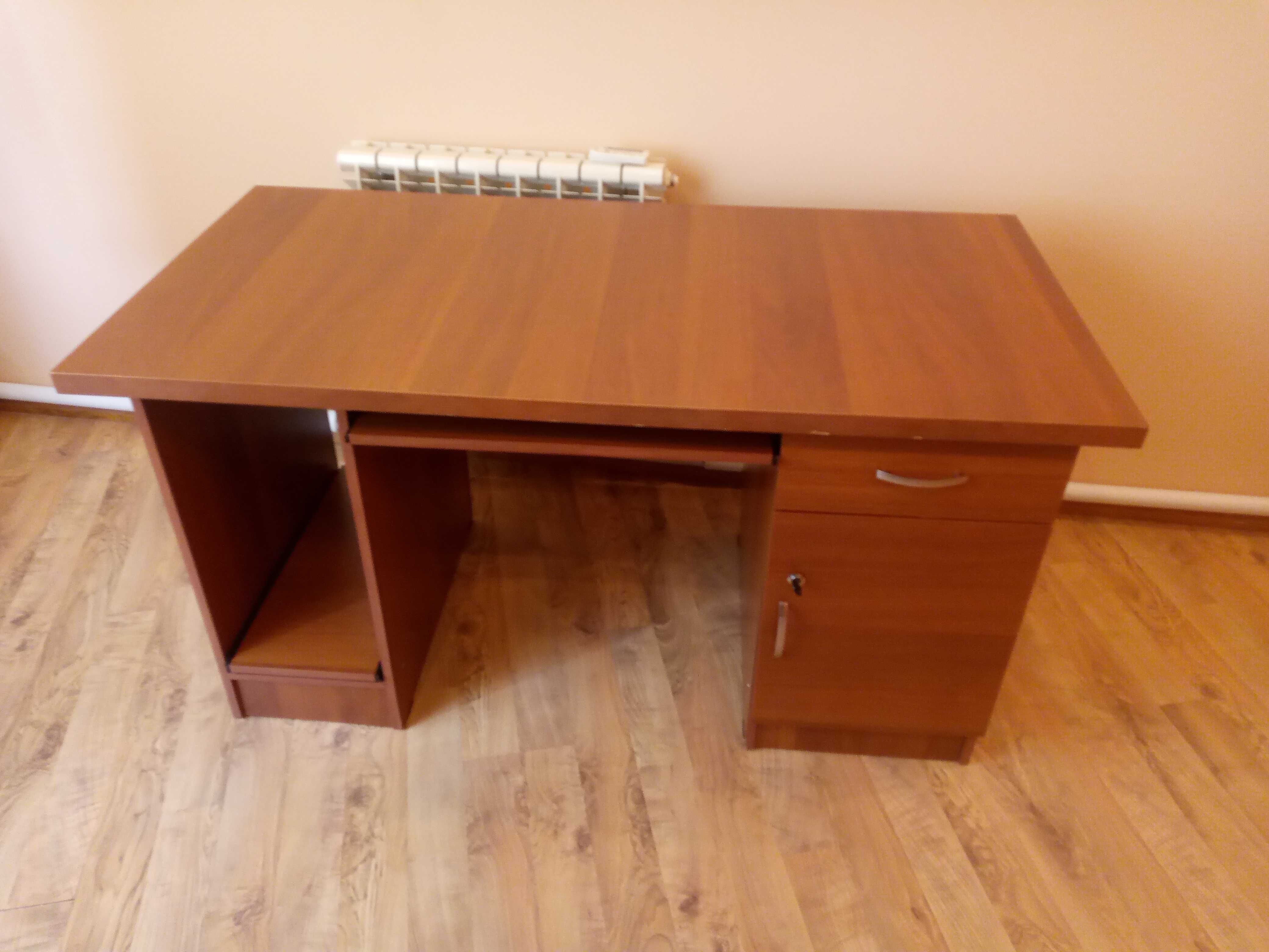 Шикарный стол 140х70см для дома или офиса с местом для компьютера