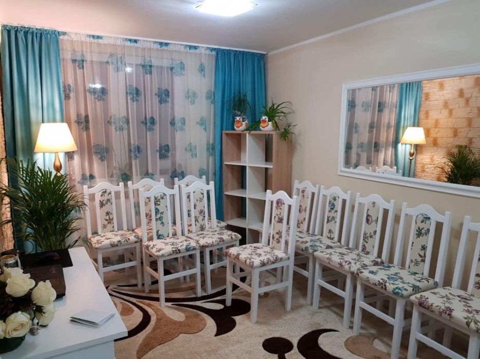 Scaune și mese din lemn pentru restaurante la prețuri avantajoase