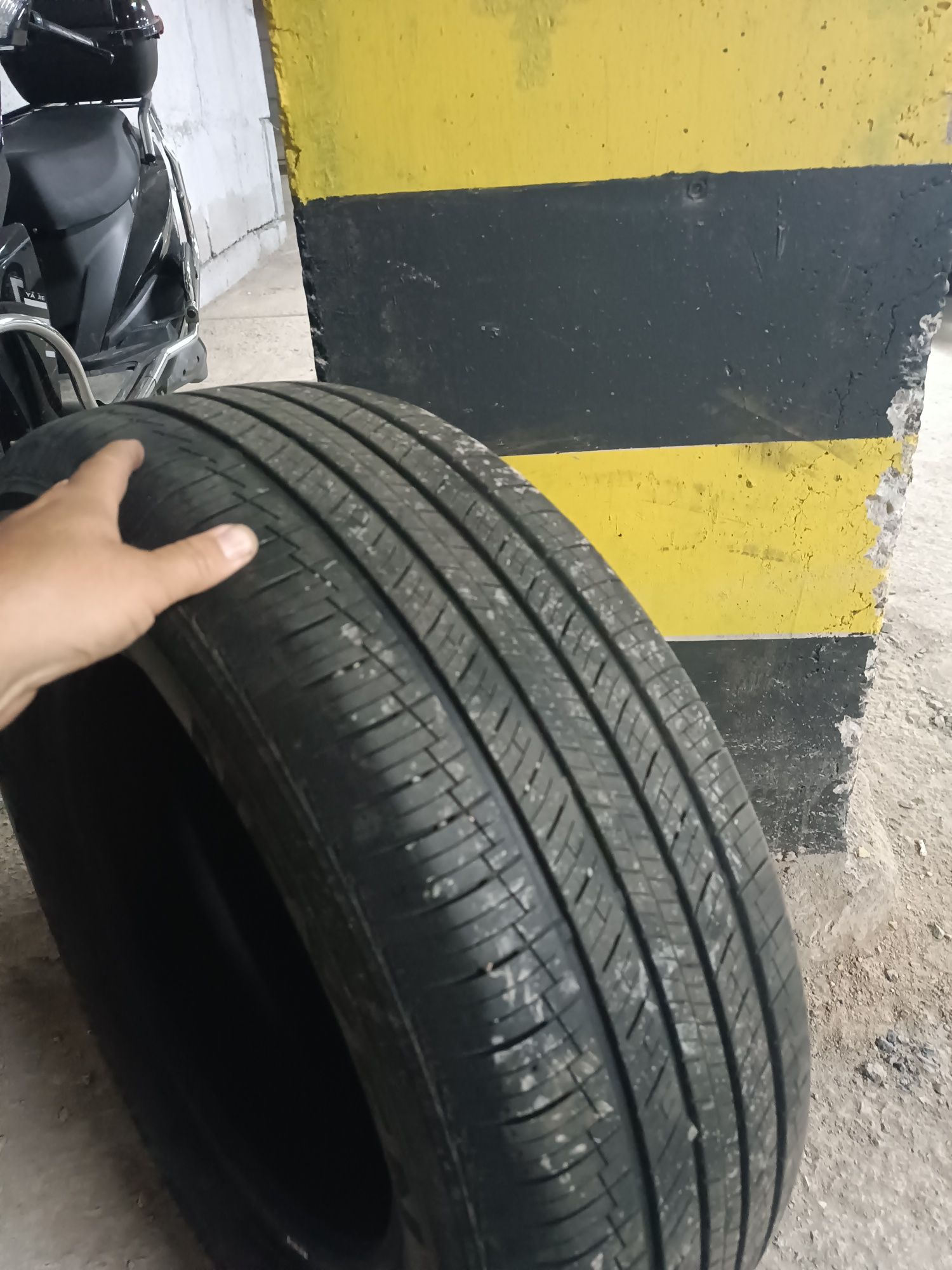 Продаю резину 235х65х17