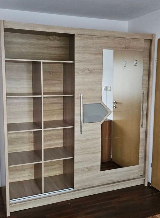 Dresing cu oglinzi și uși culisante