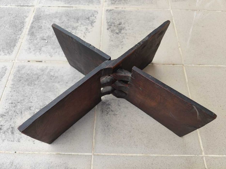 Taburet sau suport carte - lemn exotic