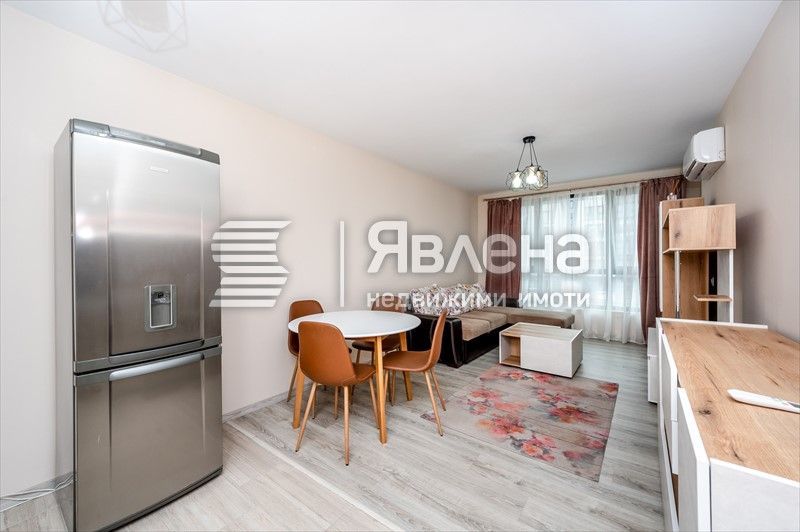 Продавам 3-стаен апартамент