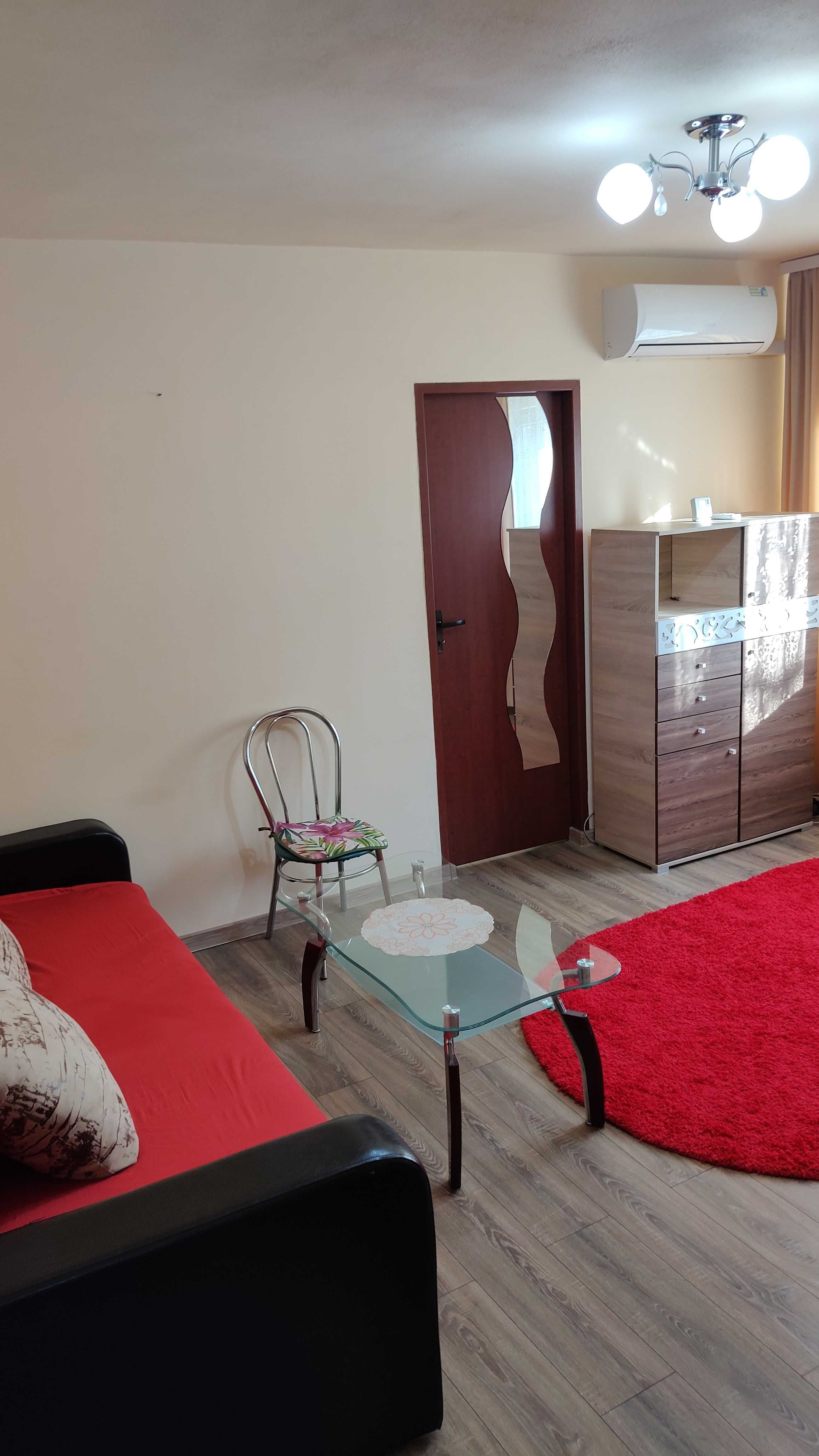Proprietar inchiriez apartament 3 camere zona Dacia