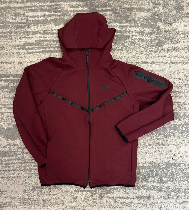 nike tech fleece цвят бордо