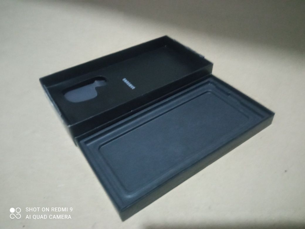 Samsung Galaxy s24 ultra karobka qutisi