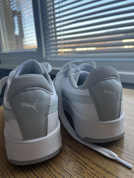 Обувки puma Carina street