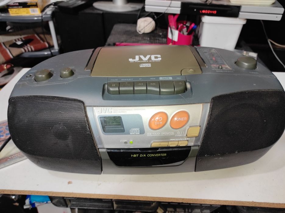 Radiocasetofon cu cd JVC