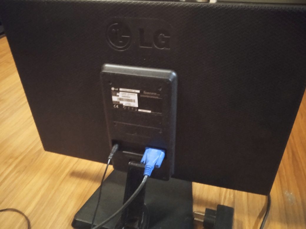 Монитор LG 18.5 дюймов