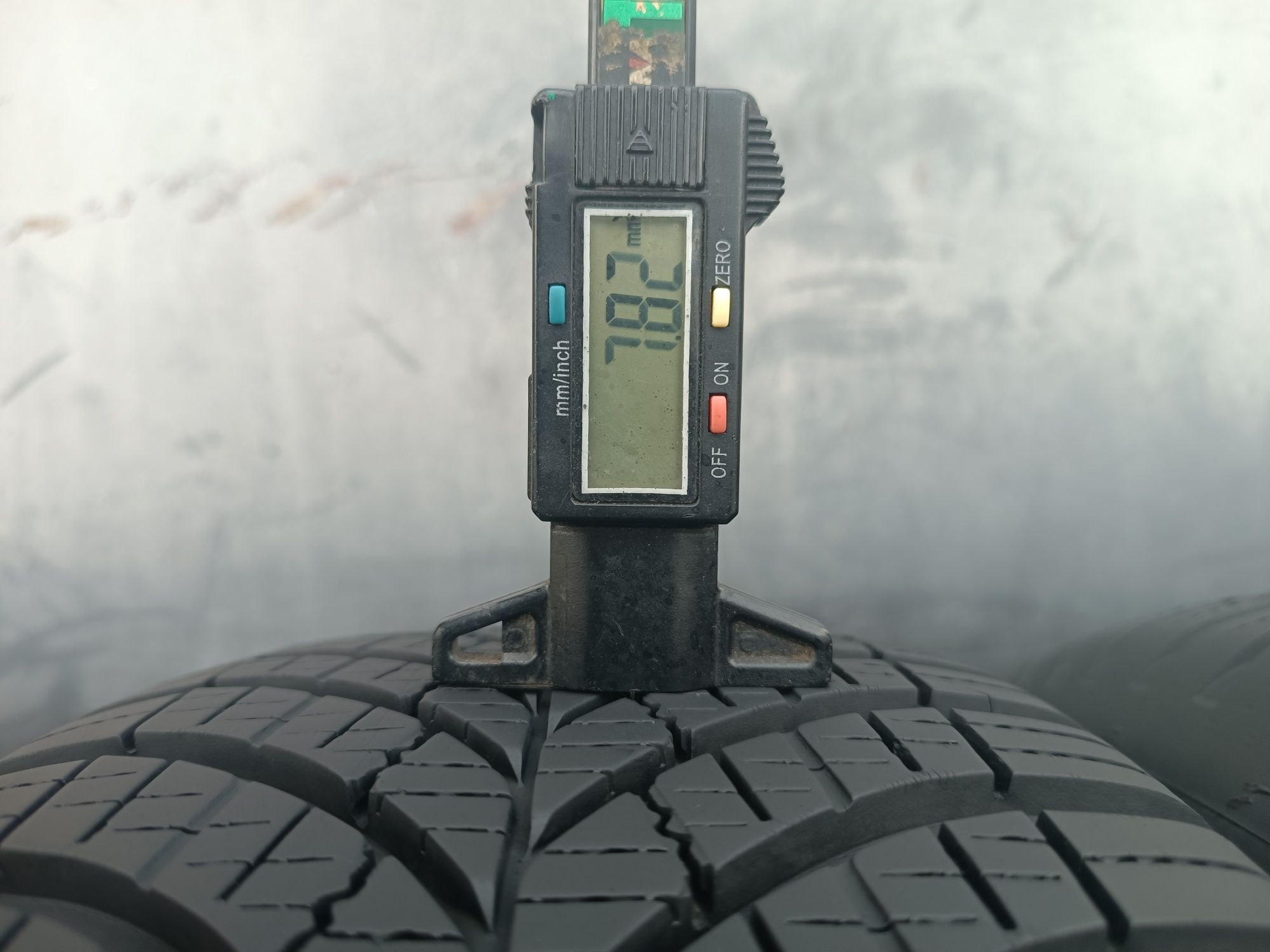 215/65/16 Goodyear Дот 2123