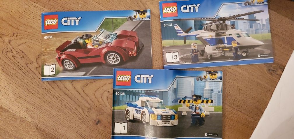 Lego CITY 60138 masina politie + masina hoț + elicopter politie