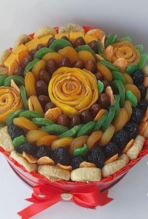 Букеты из сухофруктов, денег, шаров