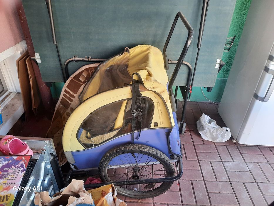 Vând cărucior remorca