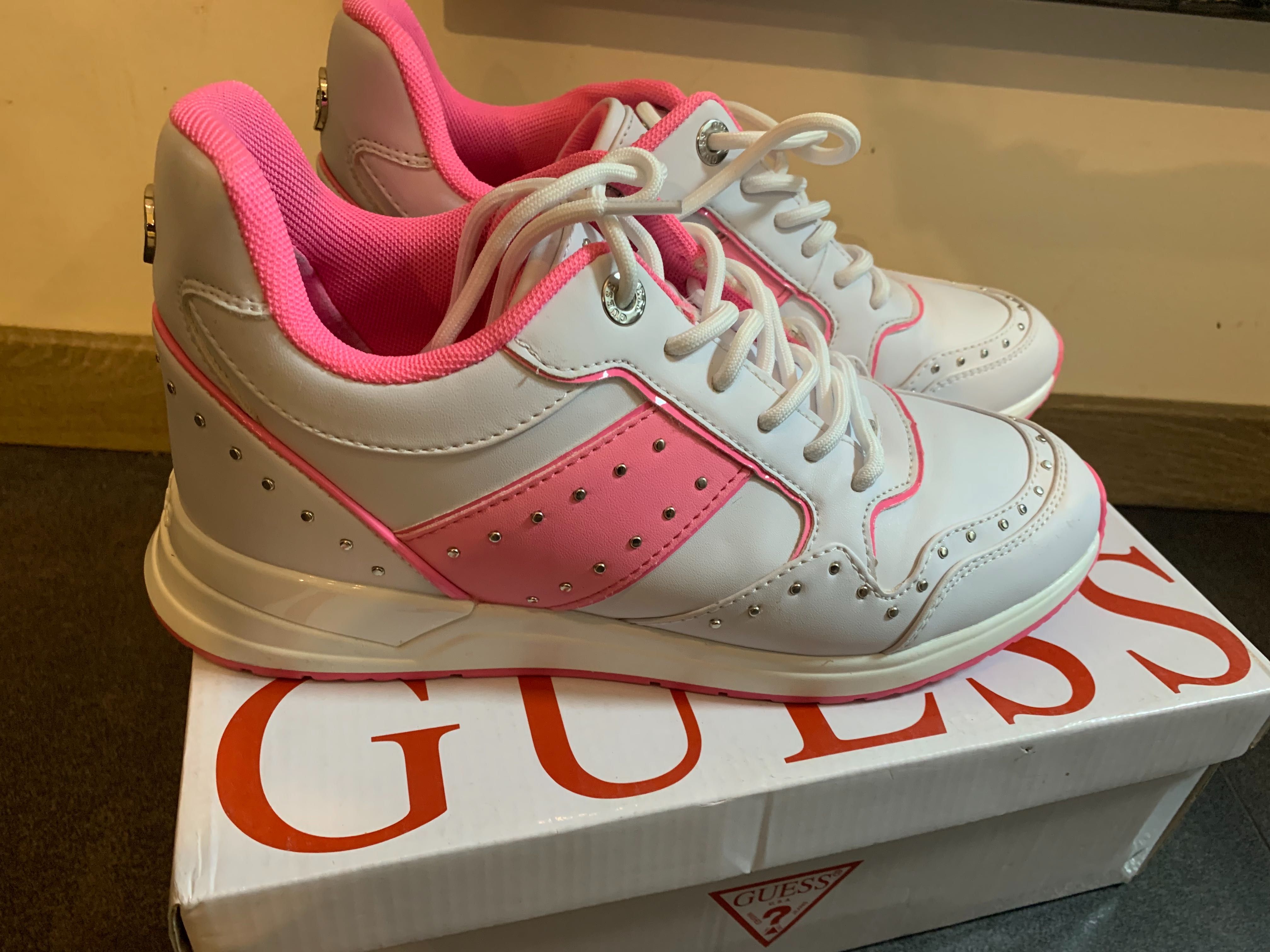 Нови кецове на Guess