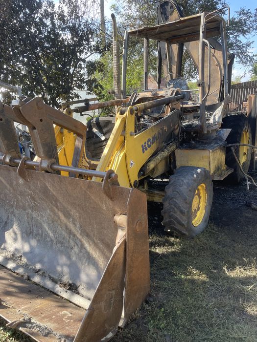 Dezmembrez komatsu buldoexcavator 2008