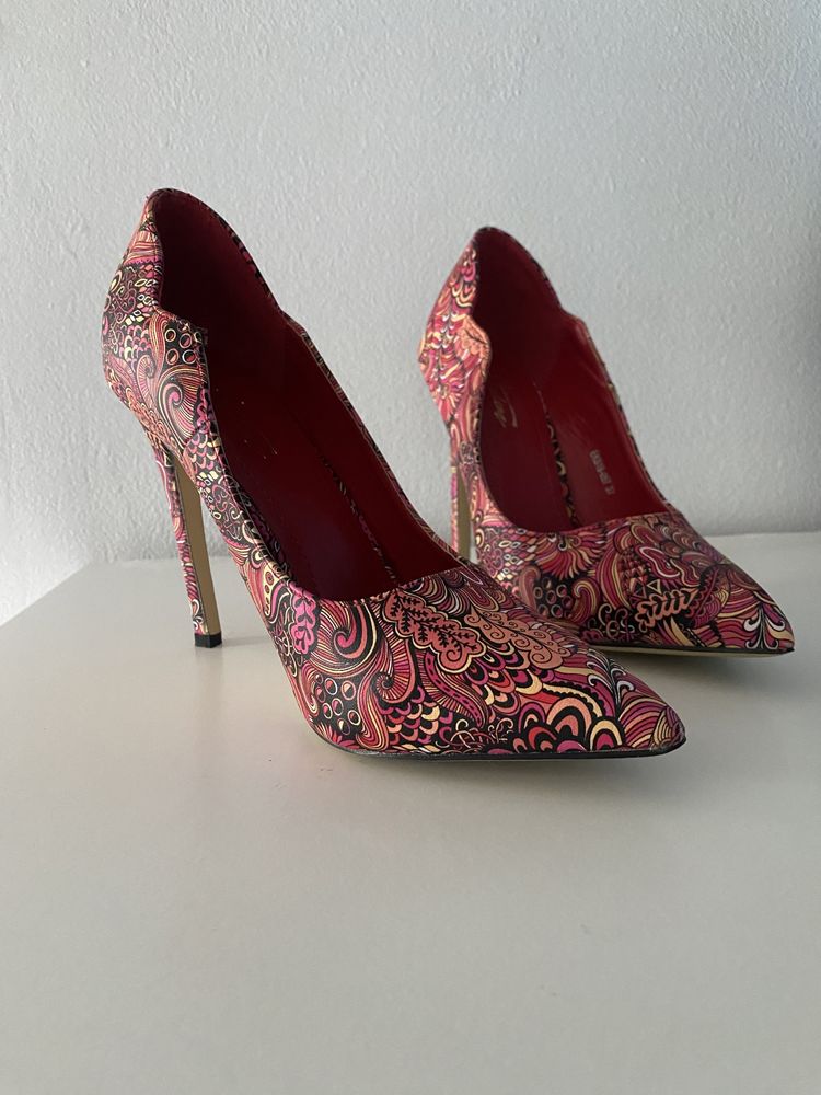 Червени дамски обувки с токче Tendenz