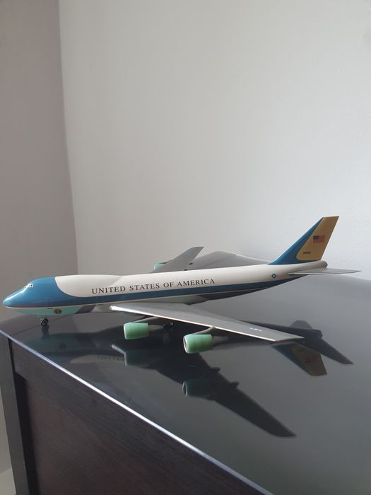macheta avion B747