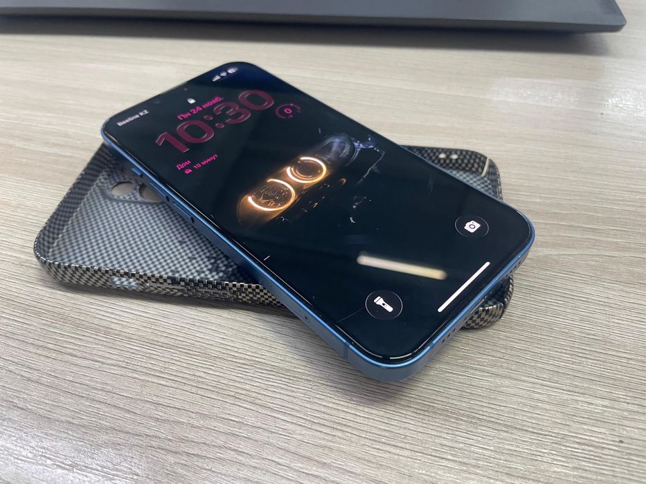 Продам айфон 13 на 256г